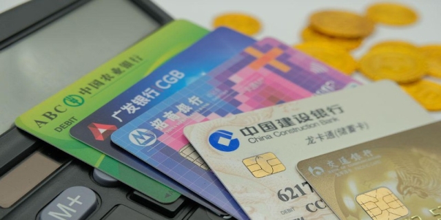 银行卡涉案冻结不抓人就没事吗